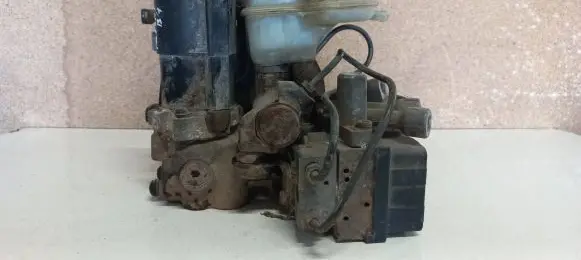 Volkswagen PASSAT B4 ABS Pump 100447