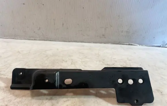 Fender mounting bracket