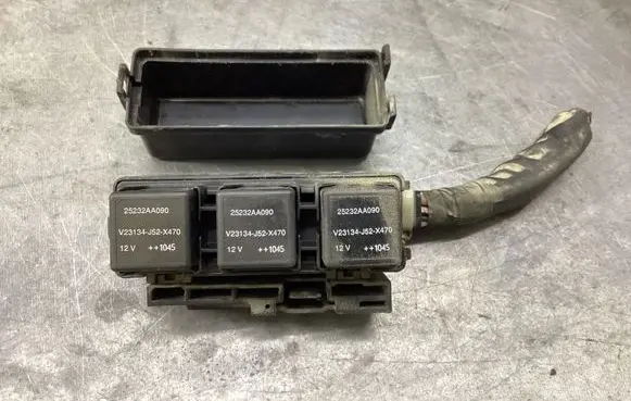 Subaru Legacy Relay mounting block RB203300B 25232AA090 V23134J52X470