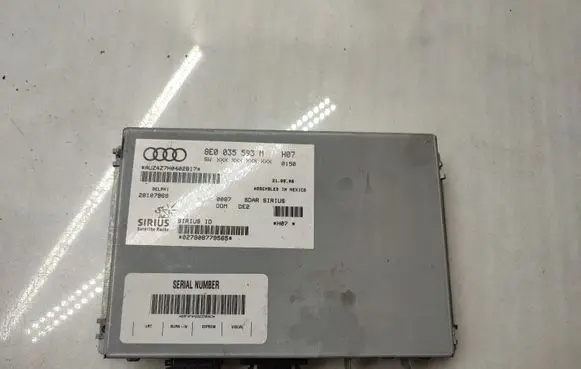 Volkswagen Jetta V Head unit multimedia control 8E0035593M