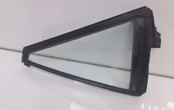 Rear vent window glass