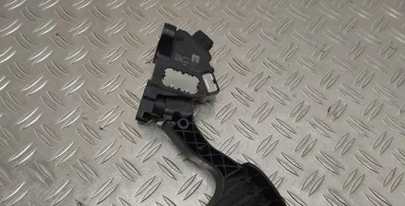 Toyota Yaris Accelerator throttle pedal 781100D110