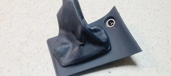 Toyota Corolla E120 E130 Gear lever shifter trim leather/knob 8185