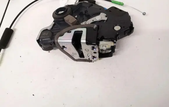 Lexus RX 330 - 350 - 400H Front door lock 3g200