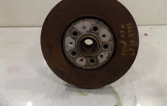 Volkswagen Polo IV 9N3 Front wheel hub spindle knuckle
