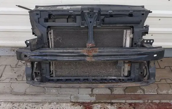 Volkswagen Touran II Radiator support slam panel