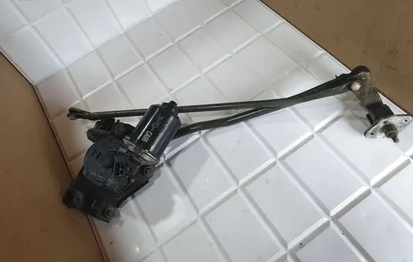 Mazda Xedos 6 Front wiper linkage and motor 8491007000