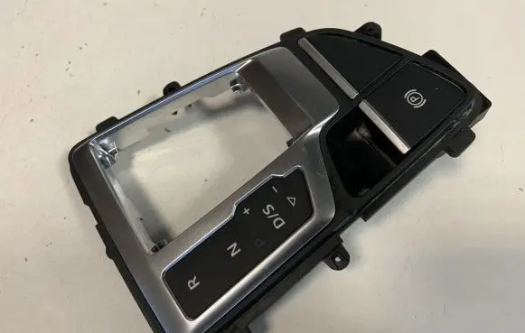 Audi Q7 4M Gear shifter surround trim plastic 4M1927225A 4M1713111F