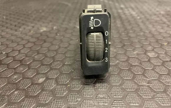 Mercedes-Benz ML W163 Headlight level height control switch A1638200010 04001300