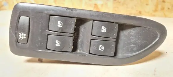 Renault Laguna II Electric window control switch 8200018989
