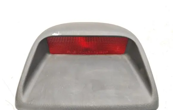 Third/center stoplight
