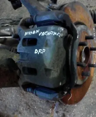 Nissan Pathfinder R51 Front brake caliper