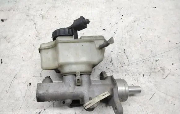 Volkswagen Golf V Master brake cylinder 1K1611301C