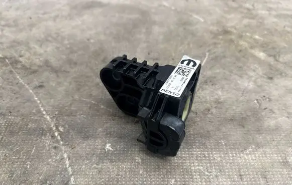 Alfa Romeo Stelvio Radiator mount bracket 00505426860 0000123 ME1465125390