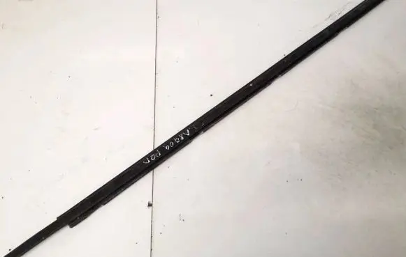 Peugeot 307 Front door glass trim molding 