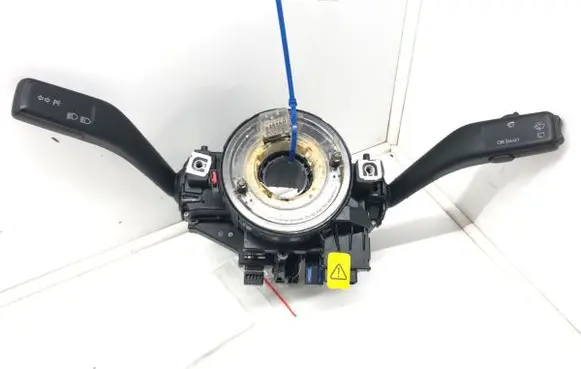 Wiper turn signal indicator stalk/switch