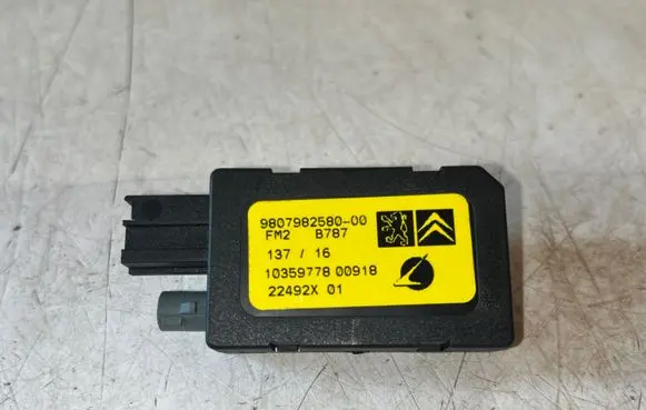 Citroen C4 II Picasso Aerial antenna amplifier 9807982580 10359778