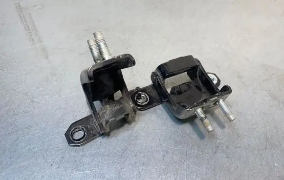 Suzuki Vitara (LY) Rear door hinge set 68L