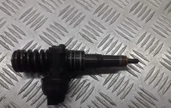 Skoda Octavia Mk2 (1Z) Fuel injector 0414720215
