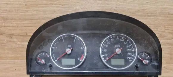 Ford Mondeo Mk III Speedometer (instrument cluster) 1S7F10841