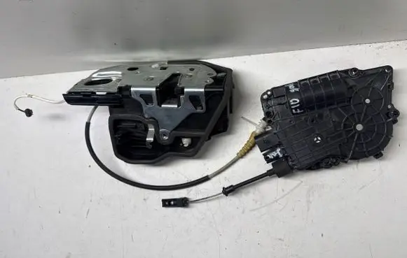 BMW 5 F10 F11 Front door soft close latching motor 41513098 4151309800