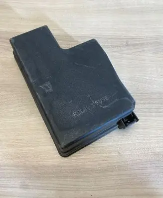 Toyota RAV 4 (XA40) Fuse box cover 8266242331
