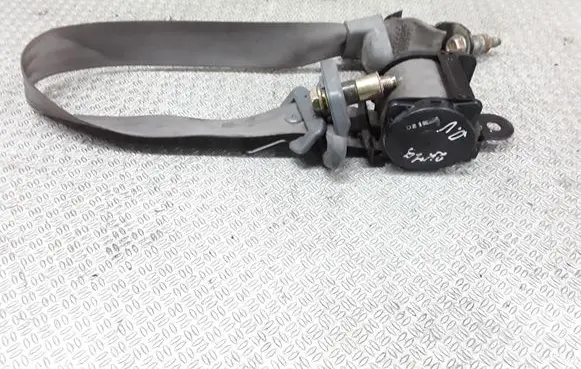Middle seatbelt (rear)