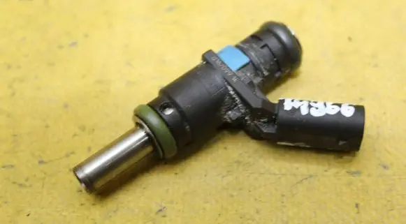 Audi A8 S8 D4 4H Fuel injector 06E906031