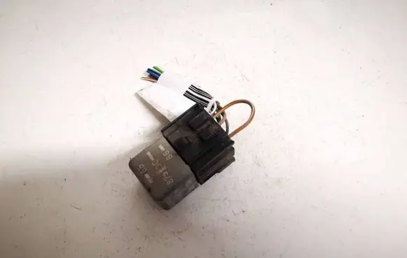 Volkswagen PASSAT B4 Other relay 357906383a