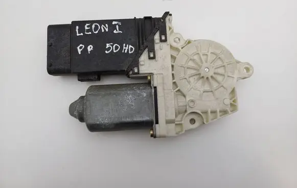 Seat Leon (1M) Front door window regulator motor 105413301