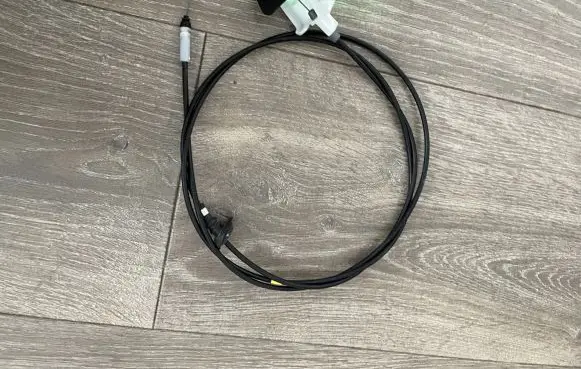 Engine bonnet (hood) release handle