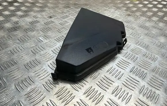 Volvo XC90 Fuse box cover 31398001