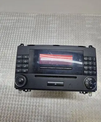 Mercedes-Benz B W245 Head unit multimedia control A1698700689 MF2750 021165