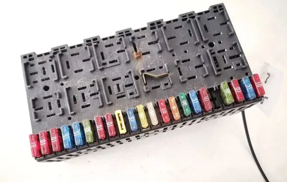 Volkswagen Vento Fuse box set 357937039