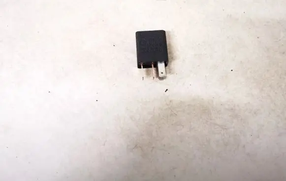 Opel Zafira A Other relay 24432680 702.21