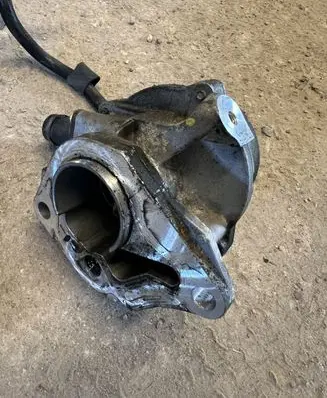 Nissan Qashqai Vacuum pump