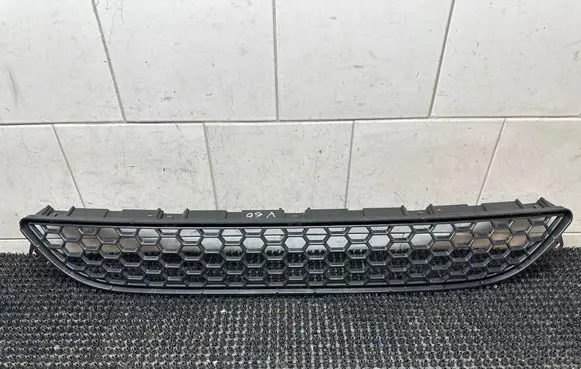 Volvo V60 Front bumper lower grill 30795022 30795021