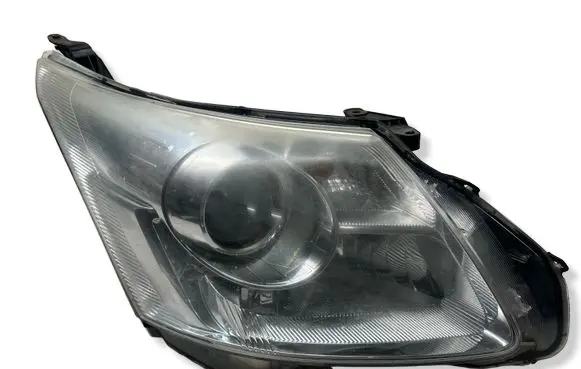 Toyota Avensis T270 Headlight/headlamp