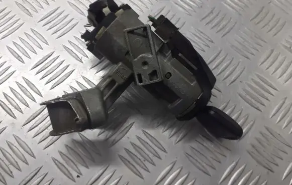Toyota Corolla E120 E130 Ignition lock 45020-024
