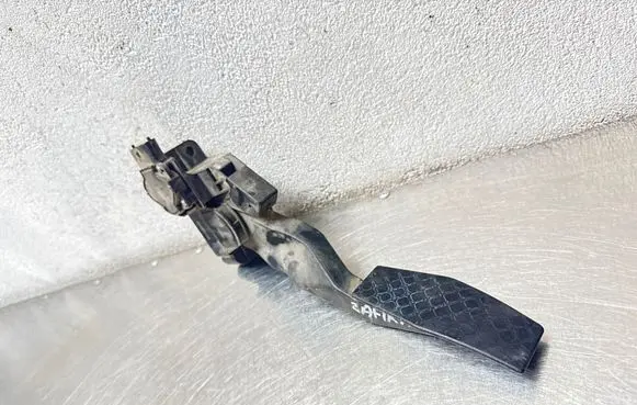 Opel Zafira A Accelerator throttle pedal 0281002298 90581208 97109471