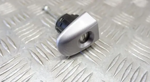 Toyota C-HR I Front door lock (next to the handle) 69005F4040
