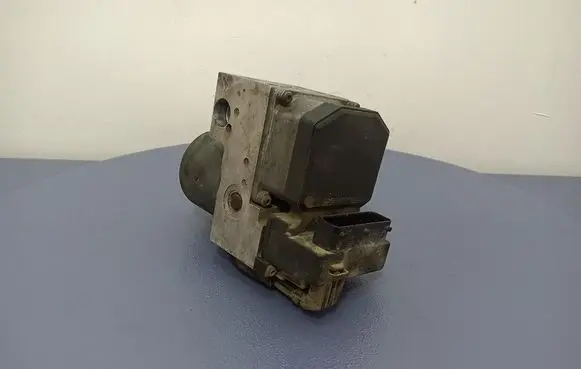 Volkswagen PASSAT B5 ABS Pump 8E0614111AH