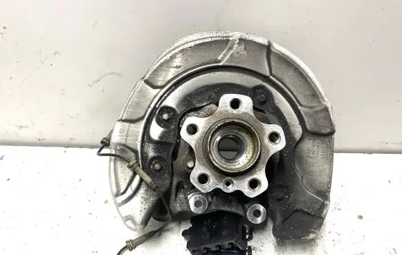 BMW 7 G11 G12 Rear wheel hub 6865661