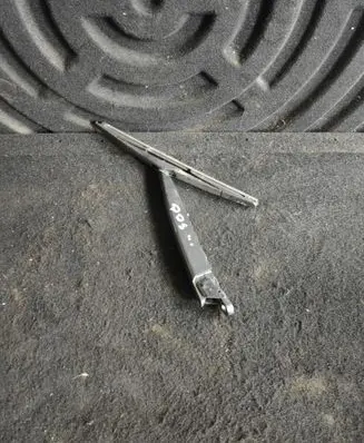 Nissan Qashqai Rear wiper blade arm 