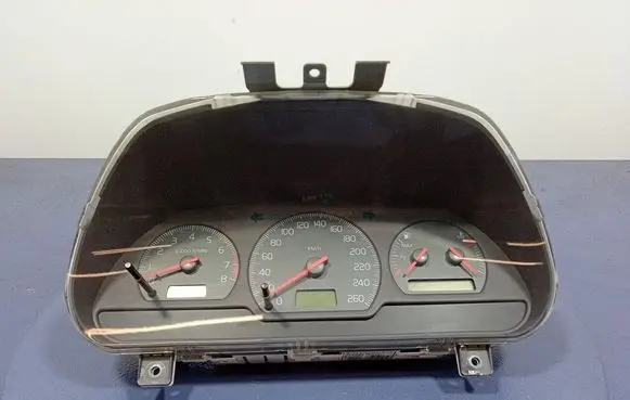Volvo S40, V40 Speedometer (instrument cluster) 30889710
