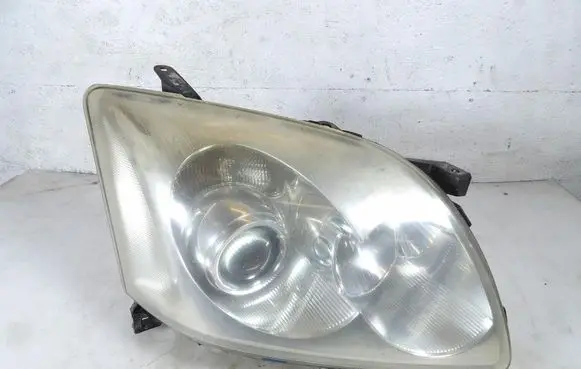 Toyota Avensis Verso Headlight/headlamp KOITO05-44