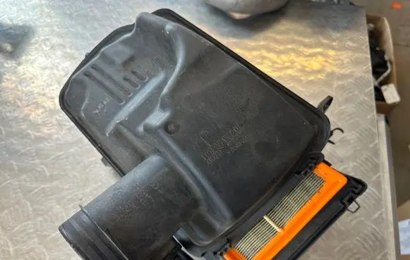 Renault Koleos I Air filter box 1026323S01 JG700