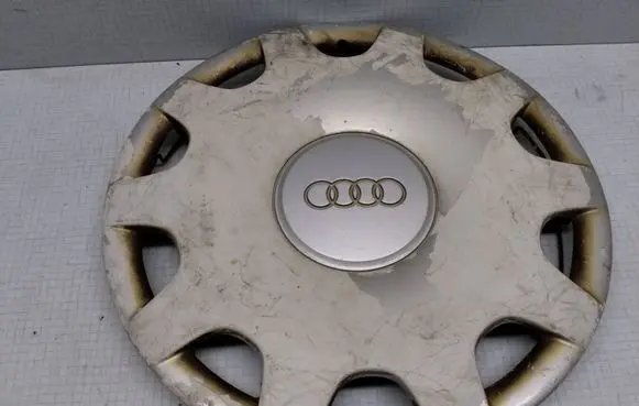 Audi A6 S6 C4 4A R15 wheel hub/cap/trim 4A0601147A