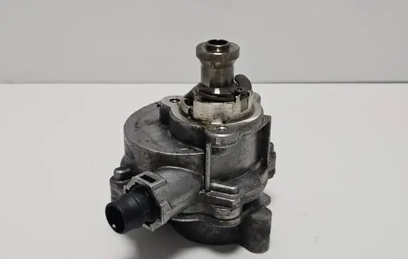 BMW 5 F10 F11 Vacuum pump 7575325