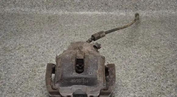 BMW 5 E39 Front brake caliper 6030324